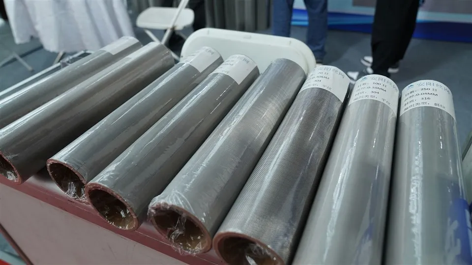 फ़िल्टर कार्ट्रिज को जोड़ना/पृथक करना