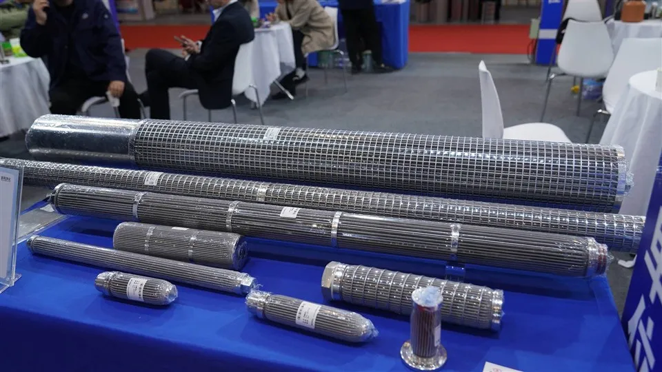 अनुकूलित आकार 10\\" 20\\" 30\\" 40\\" स्टेनलेस स्टील प्लीटेड फिल्टर कार्ट्रिज ऑयल हाइड्रोलिक फिल्टर फाइबर फिल्टर मेष उपयोग