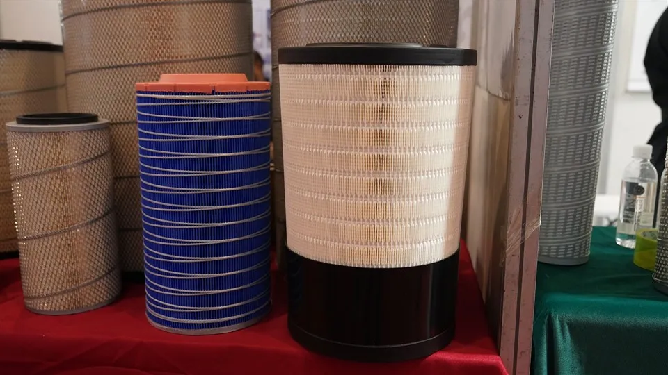 हेवी ड्यूटी ट्रक एयर फ़िल्टर मेटल स्पेयर पार्ट्स मशीनरी उपकरण P628203 11K9-21320 11K9-21310 नया प्रयुक्त कस्टम