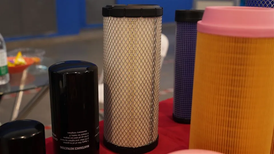 उच्च दक्षता वाले भारी ट्रक एयर फ़िल्टर C17337 ट्रैक्टर पार्ट इंजन ऑयल एयर फ़िल्टर 87438245 CA-839A ग्रेट हेपा एयर फ़िल्टर