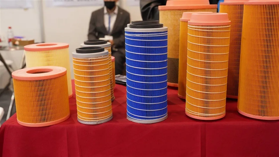 नए आगमन इंजन के पुर्जे उच्च गुणवत्ता वाले सिल्वर ऑयल फ़िल्टर